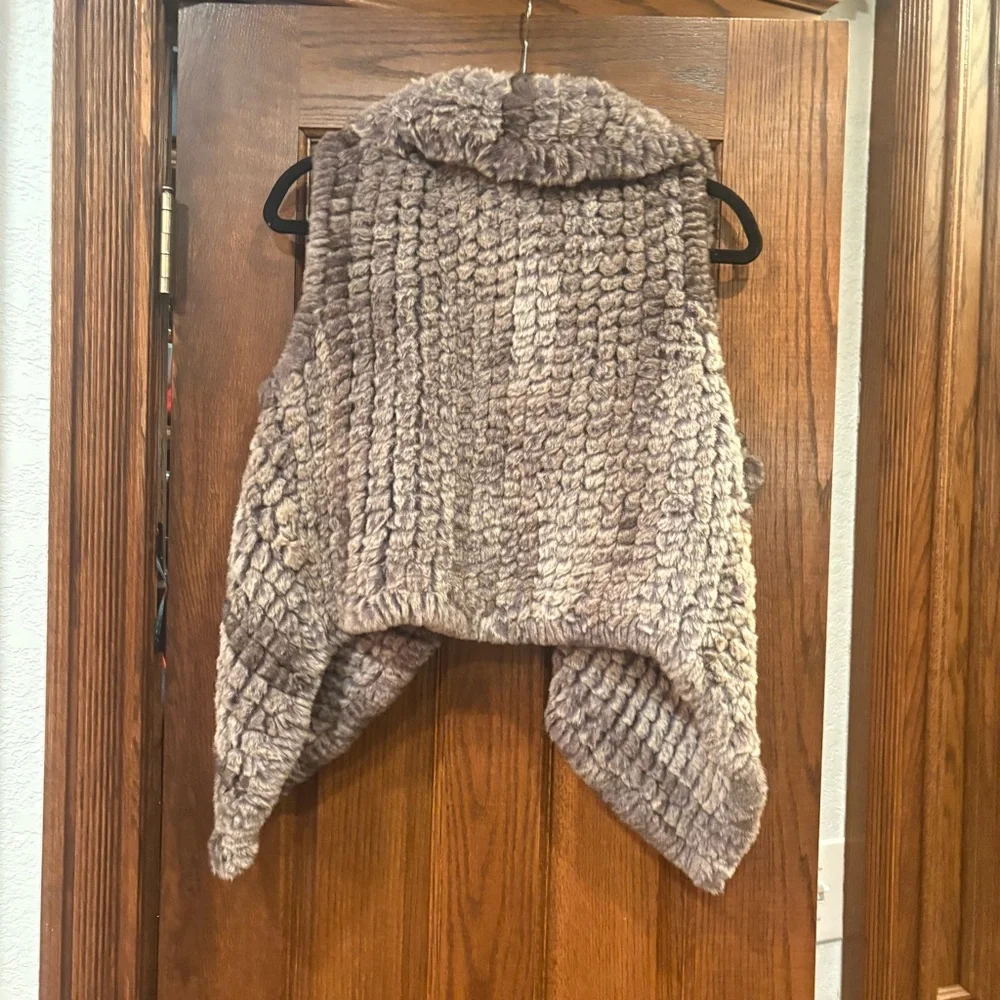 Bagatelle $200 Bloomie’s Heritage Grey Scalloped Faux Fur Draped Vest M P2P 19”